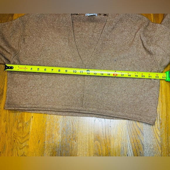 BDG Urban Outfitters Deep V Cropped Sweater Size M - Picture 7 of 11